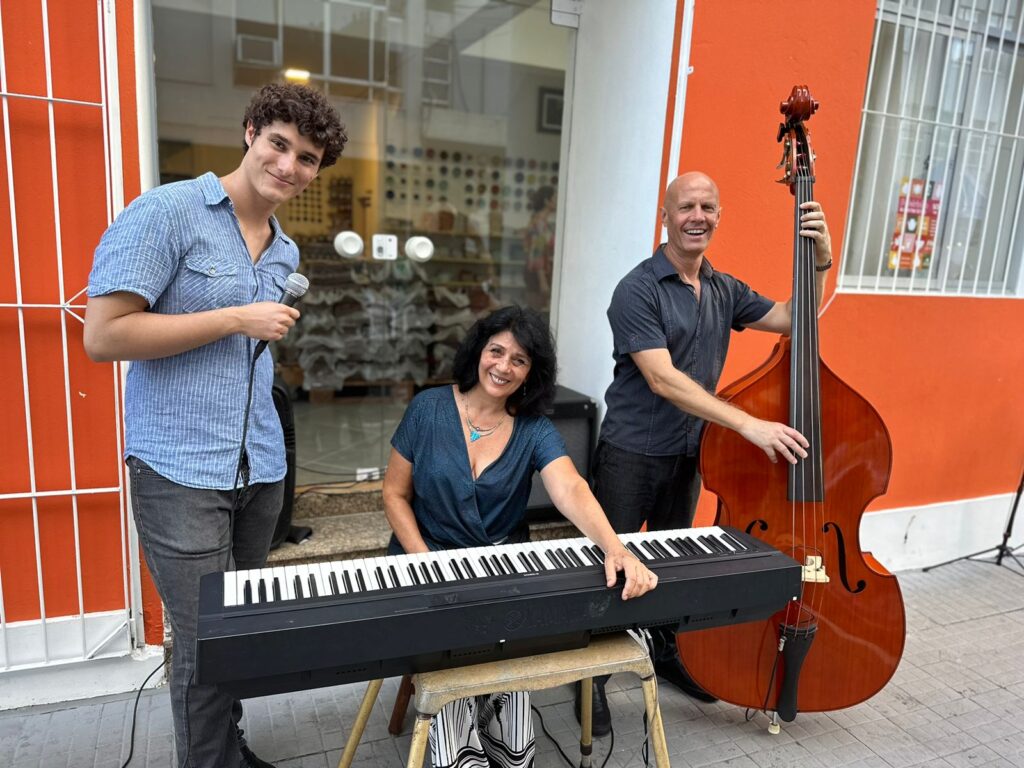 Chet Trio